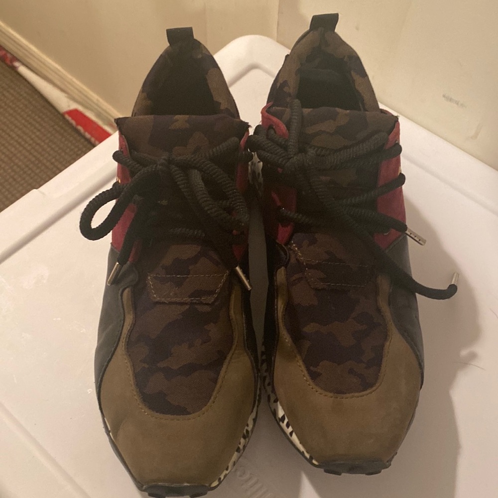 Steve Madden wedge sneakers size 9